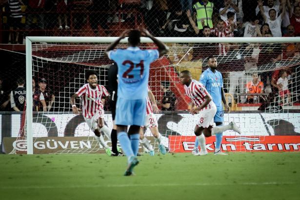 Trabzonspor 4 yıl aradan sonra ligde 5 gol yedi Fanatik Gazetesi