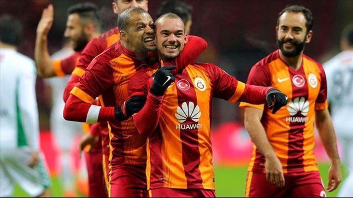 Gaslatasaray ın önceliği Melo ve Sneijder Fanatik Gazetesi