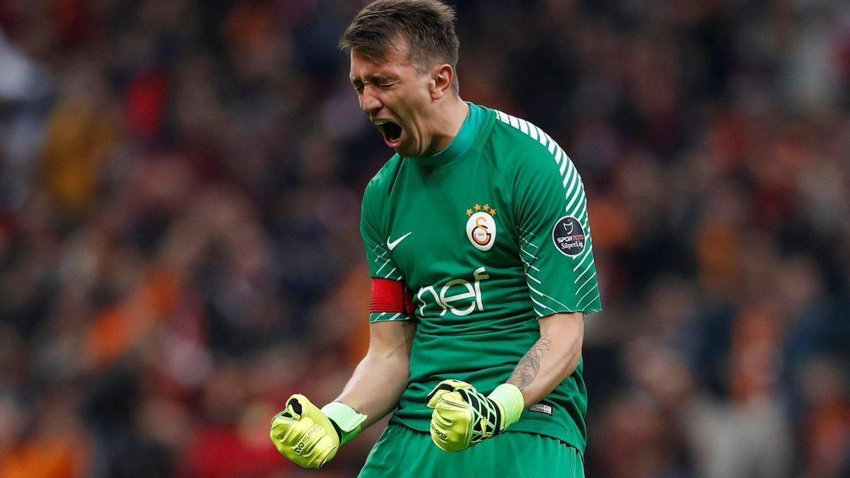 Son dakika İşte Galatasaray da Muslera nın yerine kaleci adayları