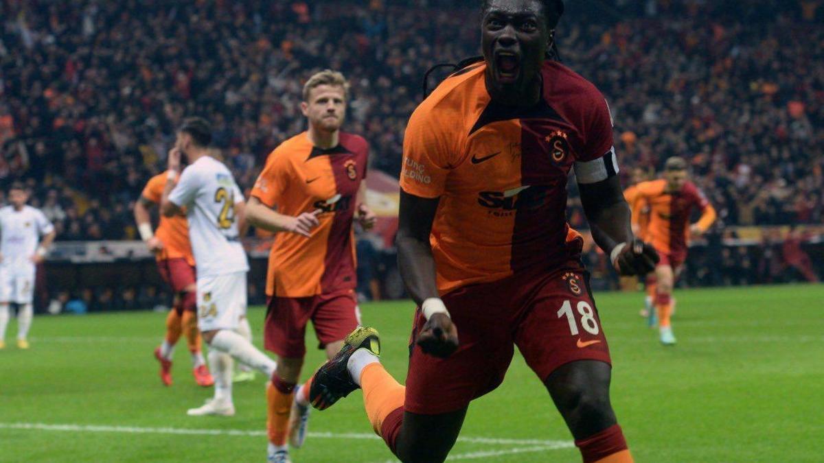 Bafetimbi Gomis gol sayısını 8 e çıkardı Fanatik Gazetesi