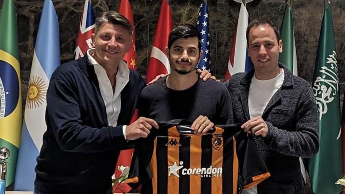 Fenerbahçe den Hull City e sürpriz imza İlk fotoğraf geldi