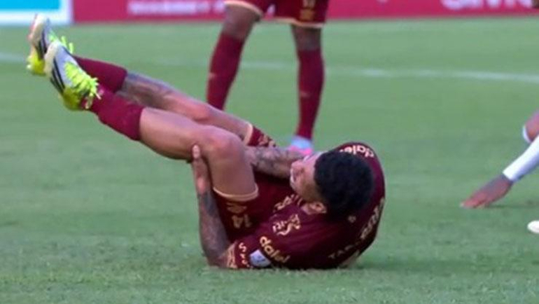 Bad news for Beşiktaş! Elan Ricardo was taken off the pitch on a  stretcher...