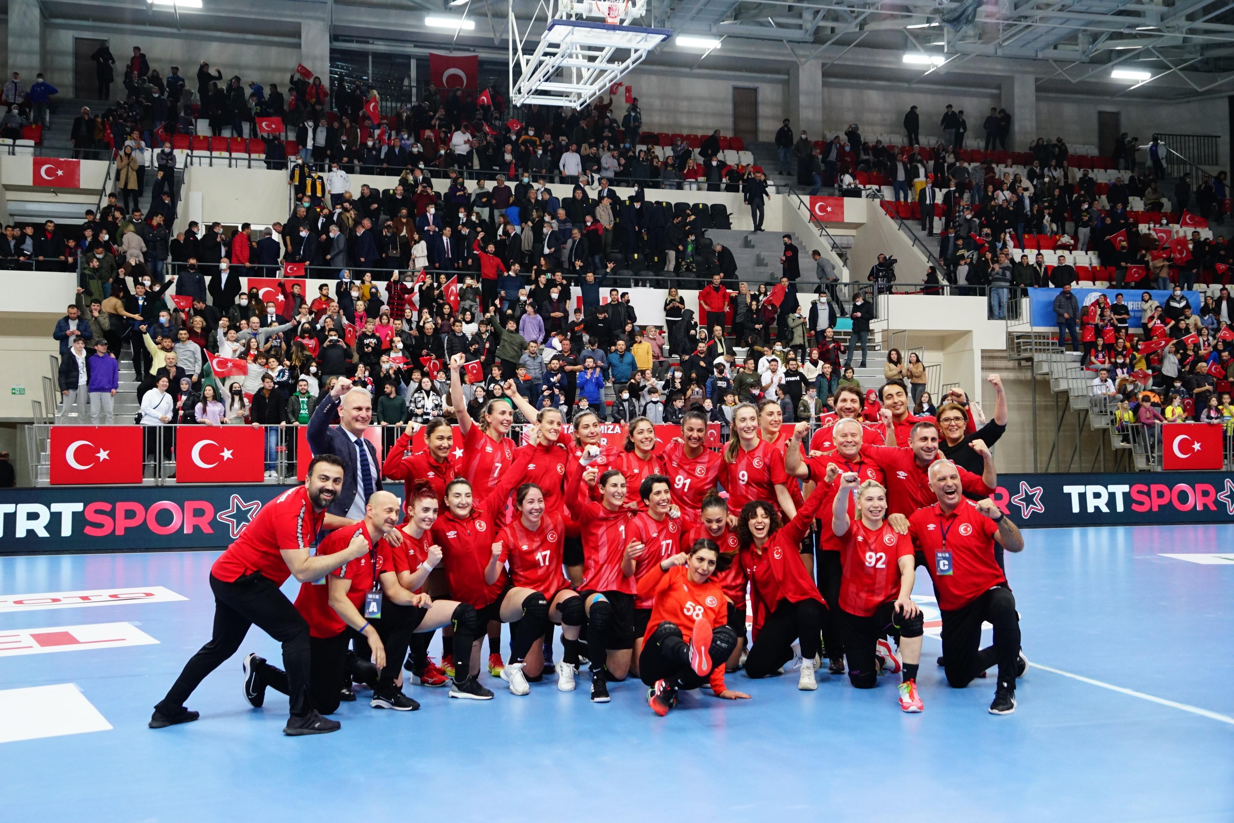 A Milli Kadın Hentbol Takımı, İzlandayı 30-29 yendi