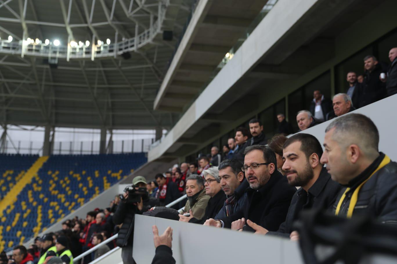 Bakan Mehmet Kasapoğlu, Ankara derbisini izledi