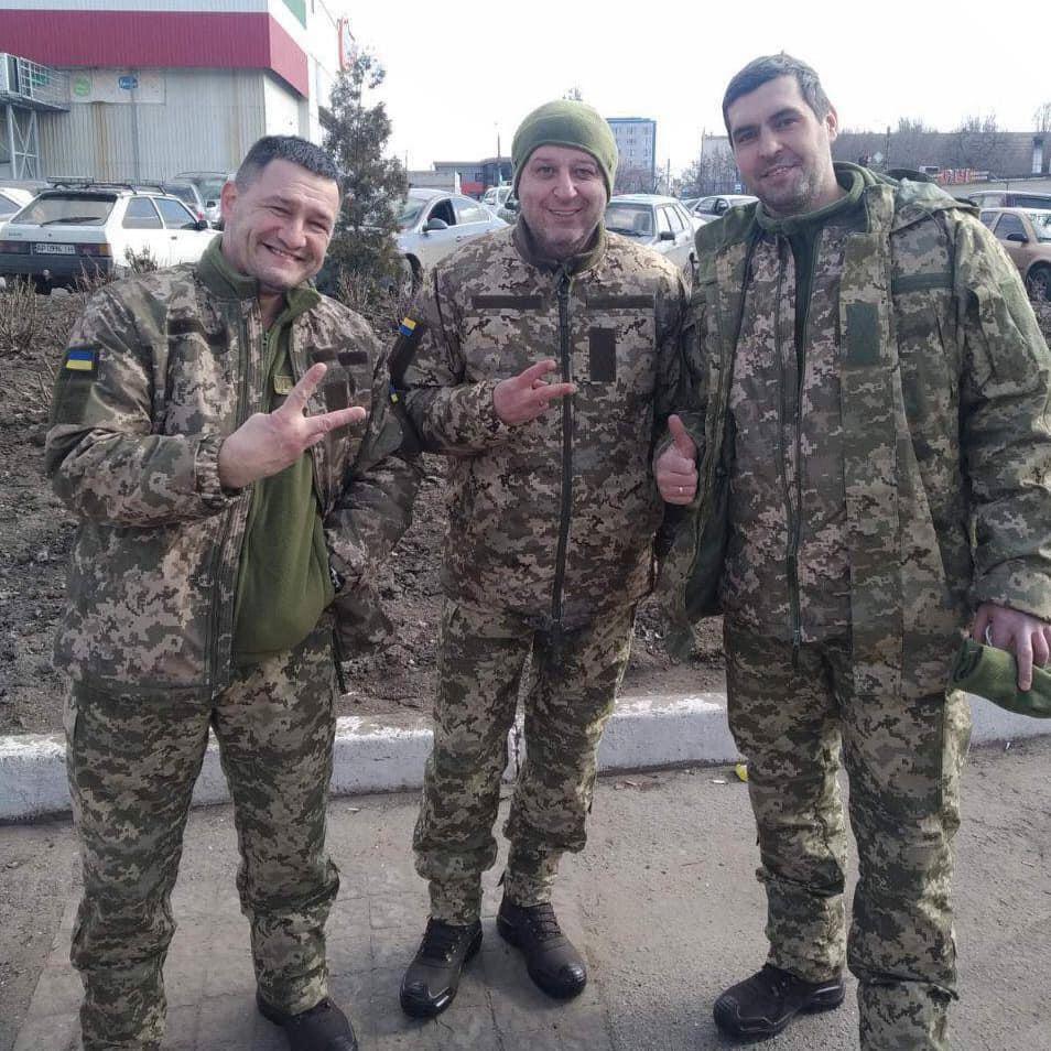 Yuriy Vernydub, Sheriffteki görevinden ayrılarak Ukraynada orduya katıldı