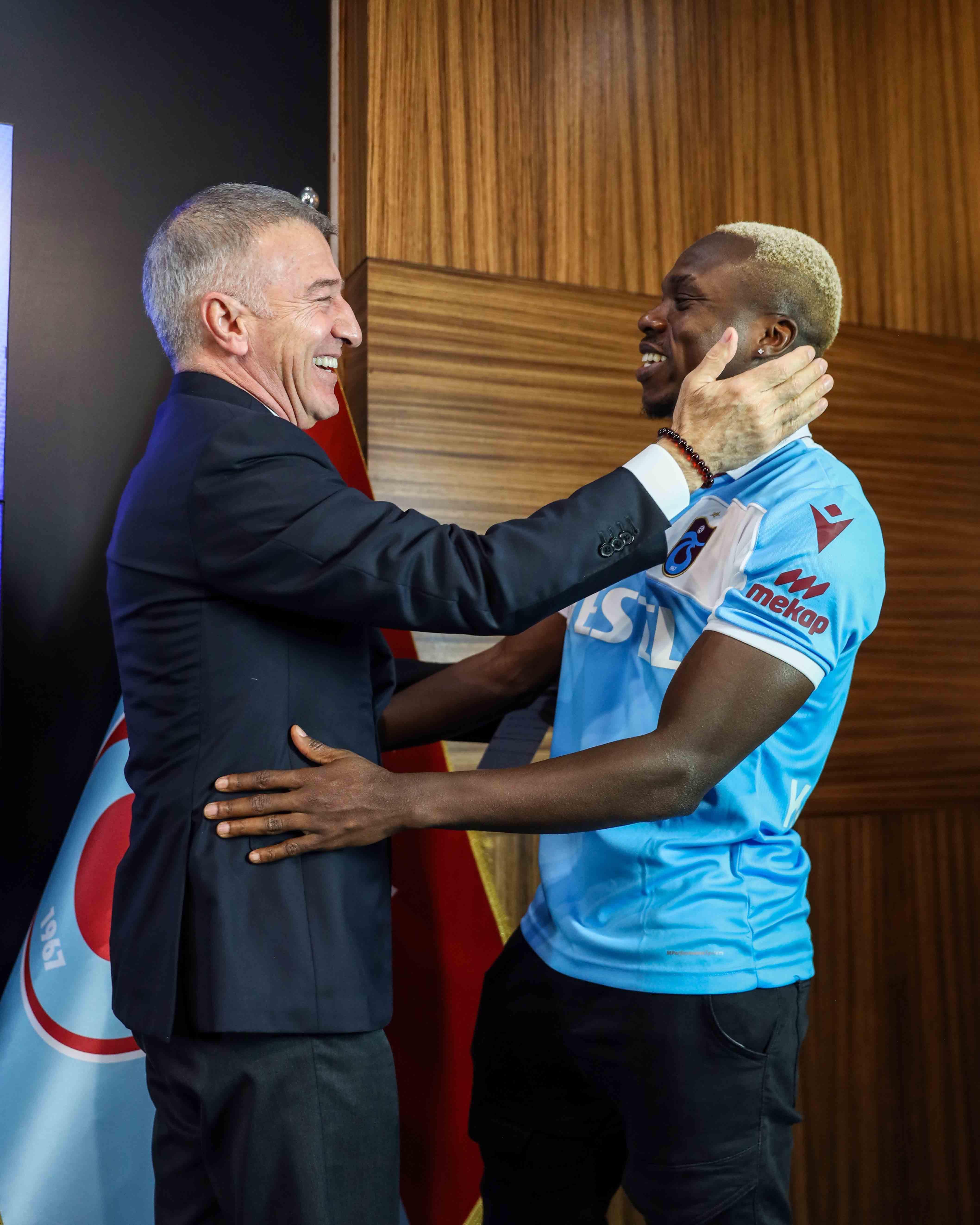 Trabzonspor Başkanı Ahmet Ağaoğlu: Şampiyon olmuş gibi davranmak yerine her maçtan keyif ve zevk alalım