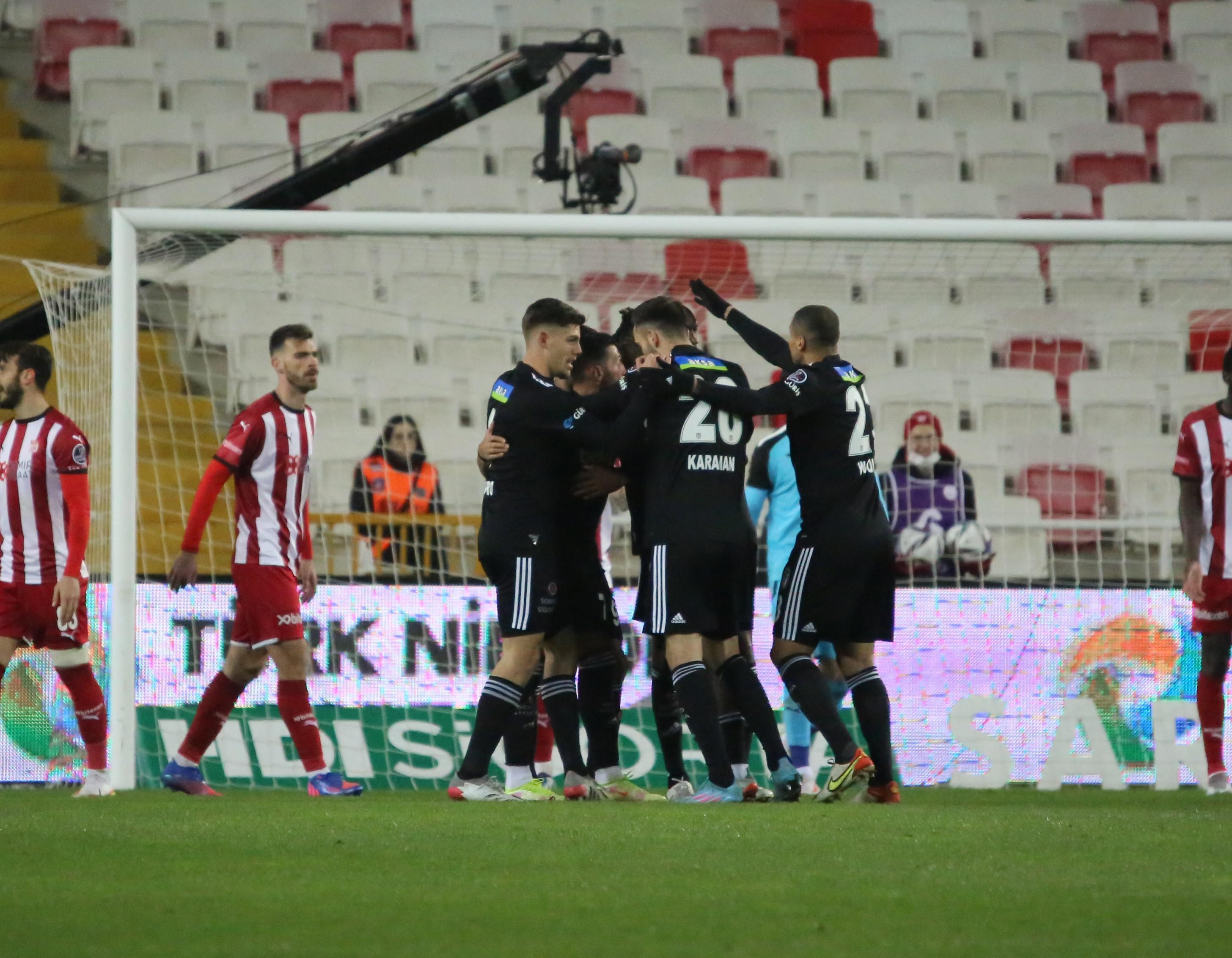 (ÖZET) Sivasspor - Beşiktaş maç sonucu: 2-3