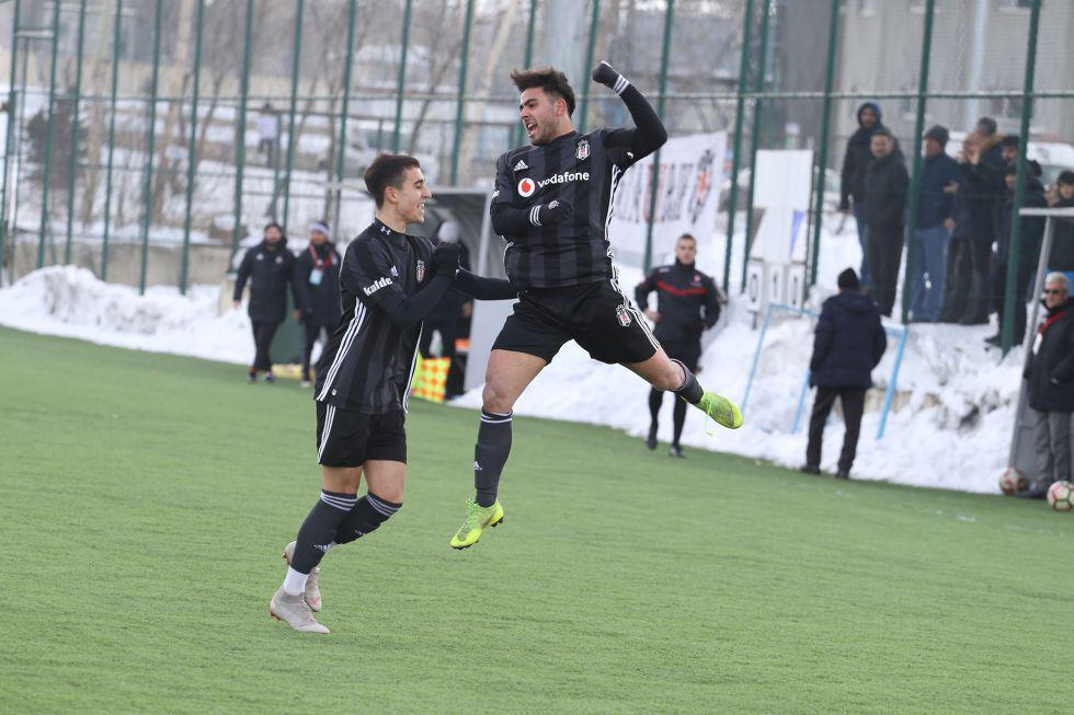 Beşiktaş Oğuzhan Akgüne resmi imza attırdı