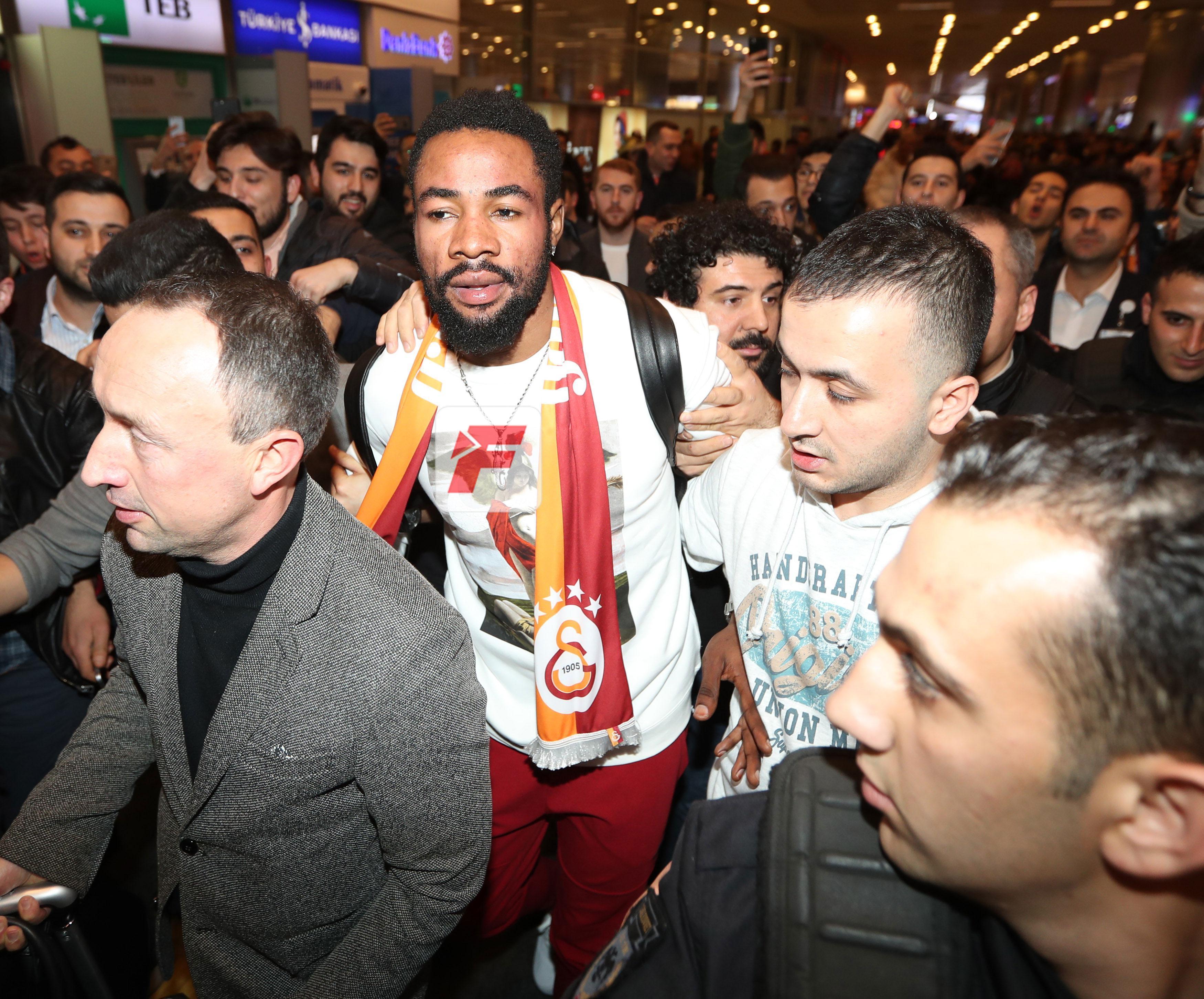 Galatasaray, Luyindamayı transfer ettiğini açıkladı
