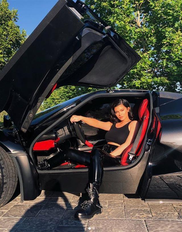 Kylie Jennerdan Lamborghini ile paylaşım