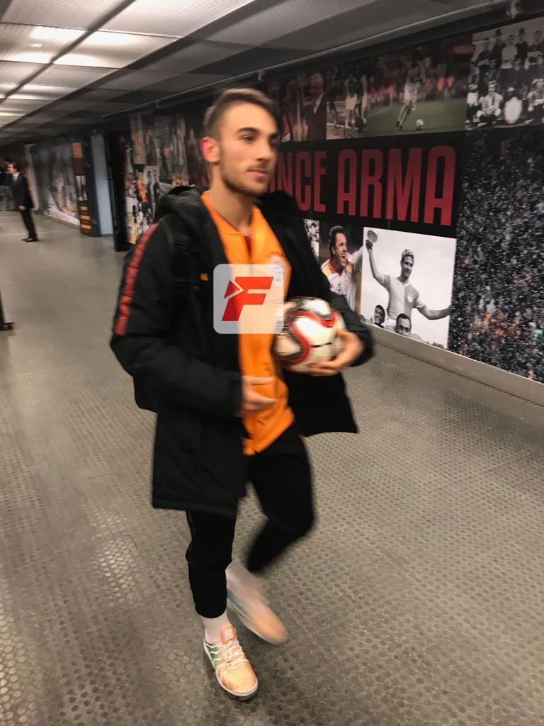 Hat-trick yapan Yunus Akgün maçın topunu aldı