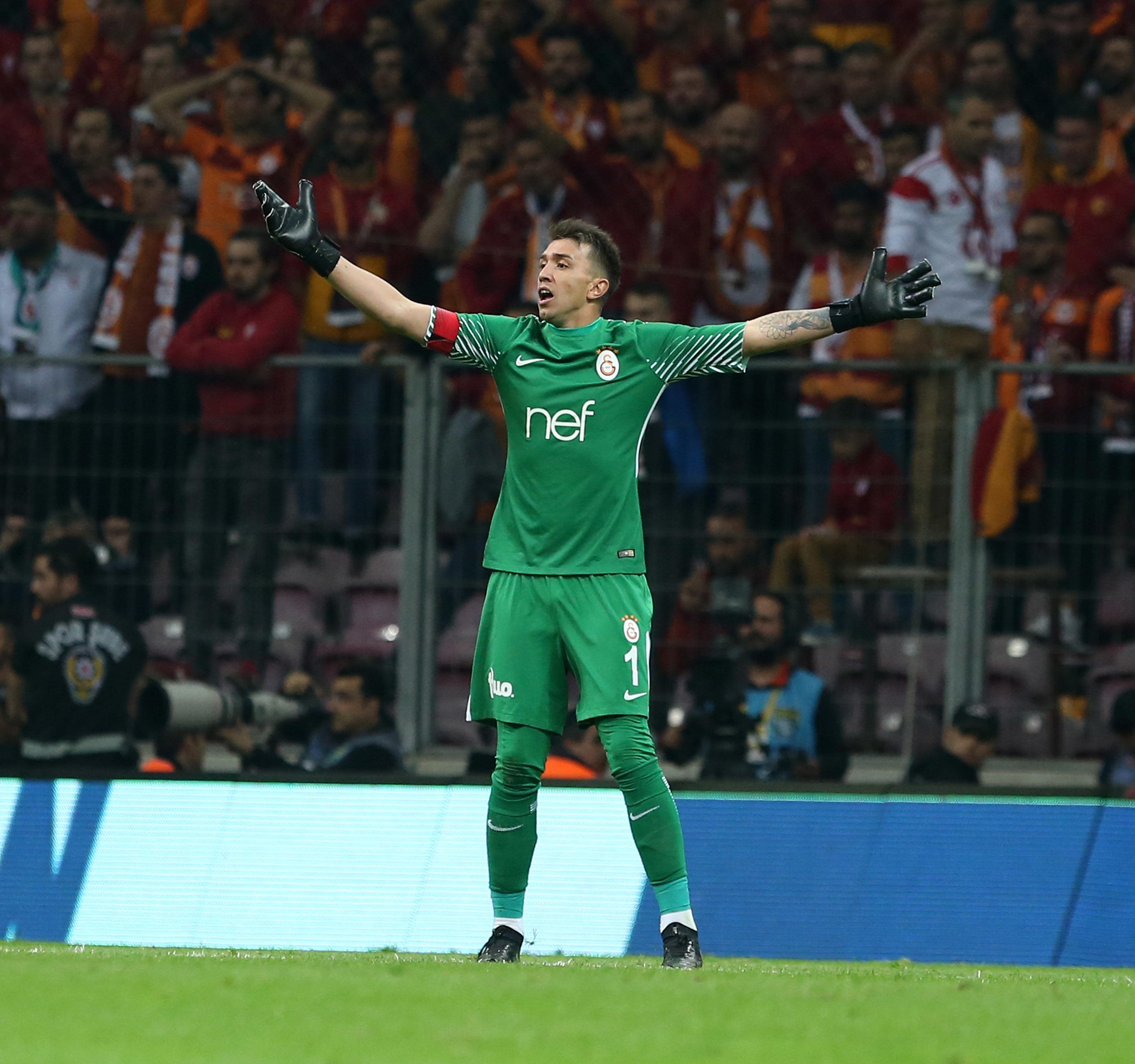 Galatasarayda Fernando Muslera alarmı
