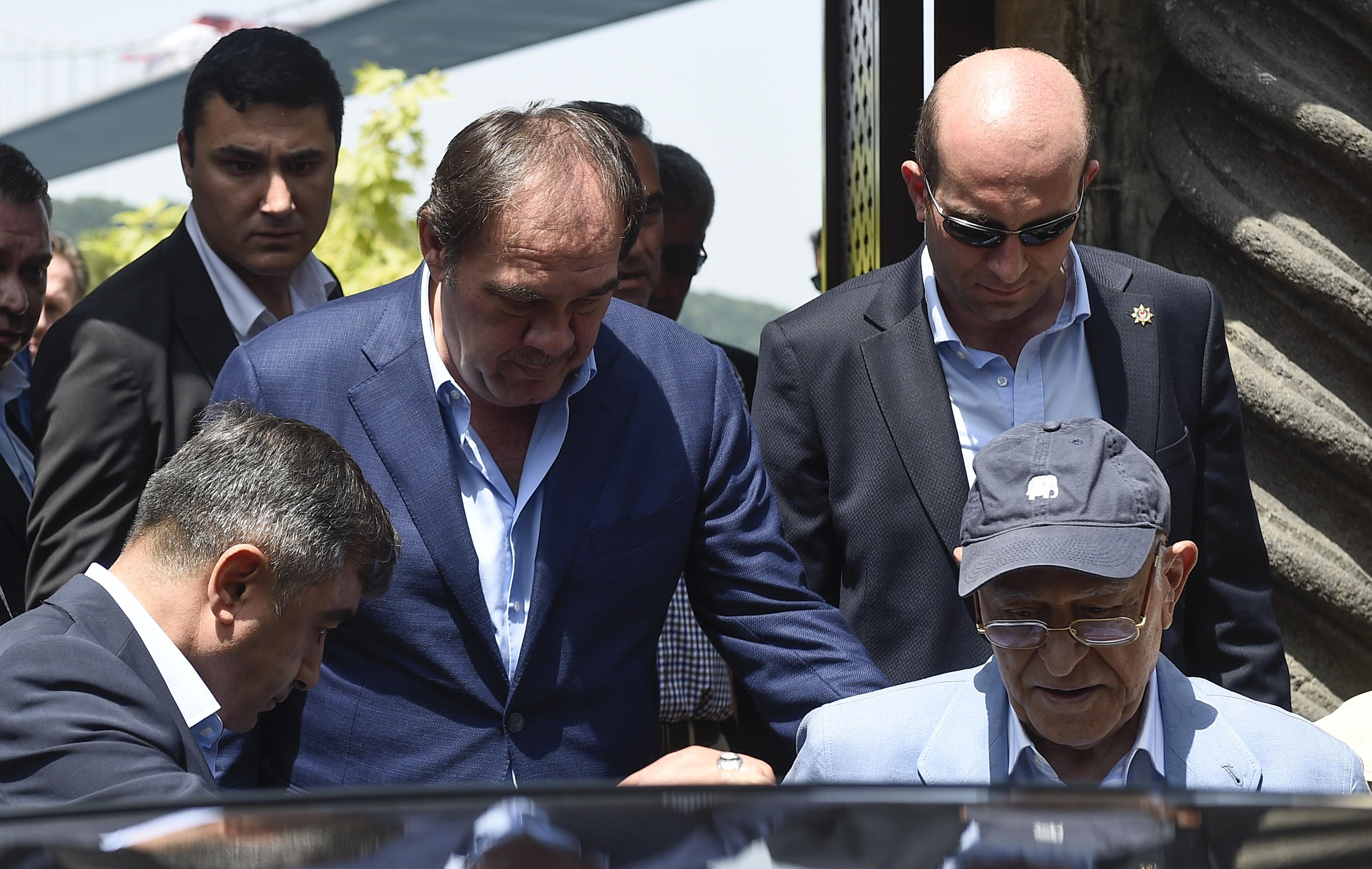 Demirören ailesine taziye akını