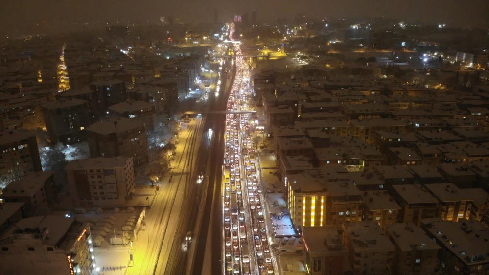Son dakika | İstanbulda özel araçlar saat 13.00e kadar trafiğe çıkamayacak