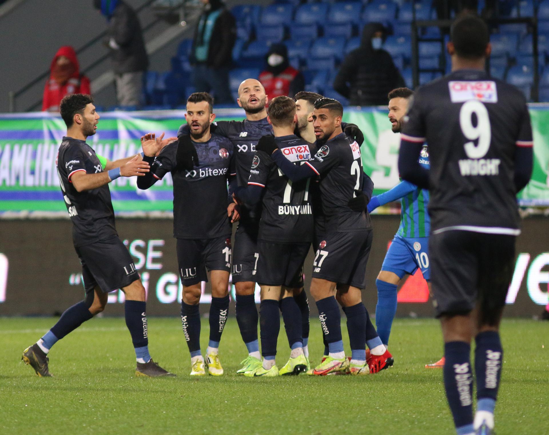 ÖZET Çaykur Rizespor - Antalyaspor maç sonucu: 2-1