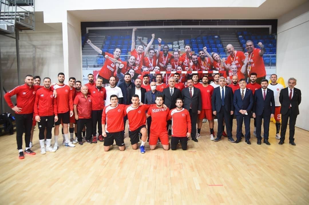 Başkan Vidinlioğlundan A Milli Hentbol Takımına baklava ikramı