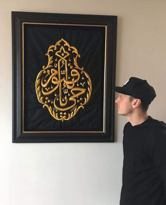 Mesut Özilden Kabe örtüsüyle paylaşım