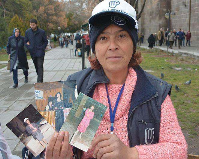 Bir dönemin ünlü şarkıcısı Gülten Yaşar, Milli Piyango bileti satıyor