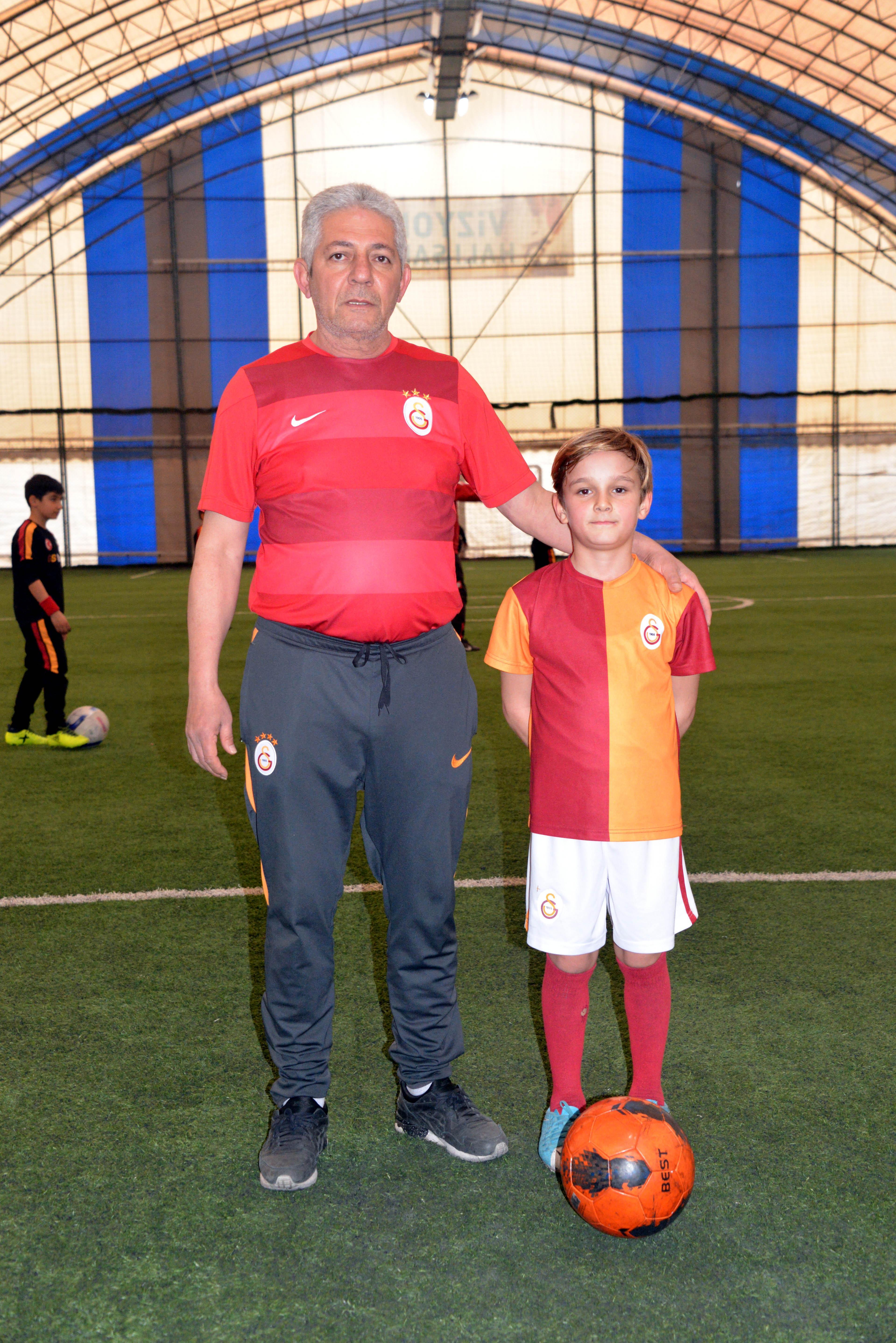 Galatasaray 10 yaşındaki golcüyü transfer etti Ali Osman Kalın...