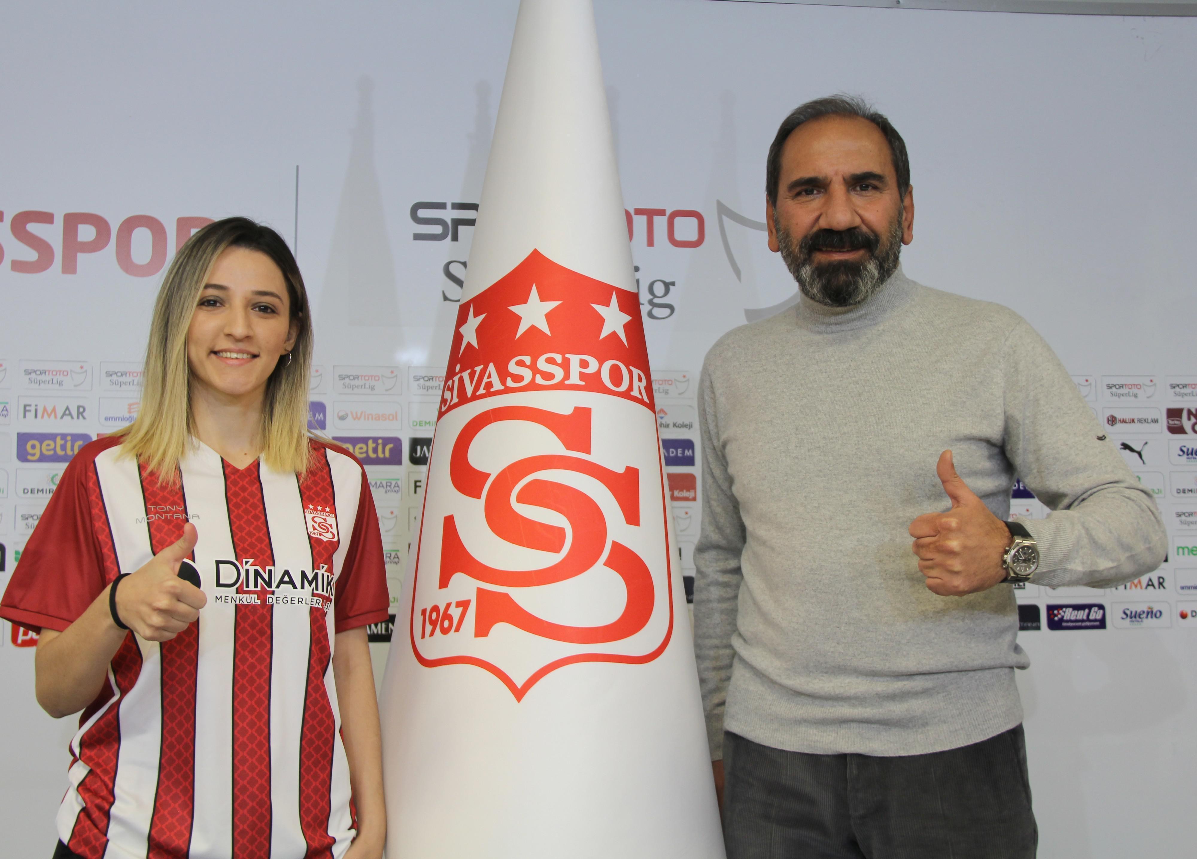 Sivasspor Kadın Futbol Takımı 25 futbolcuyla sözleşme imzaladı