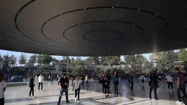 Appleın çalışanları cam duvar mağduru