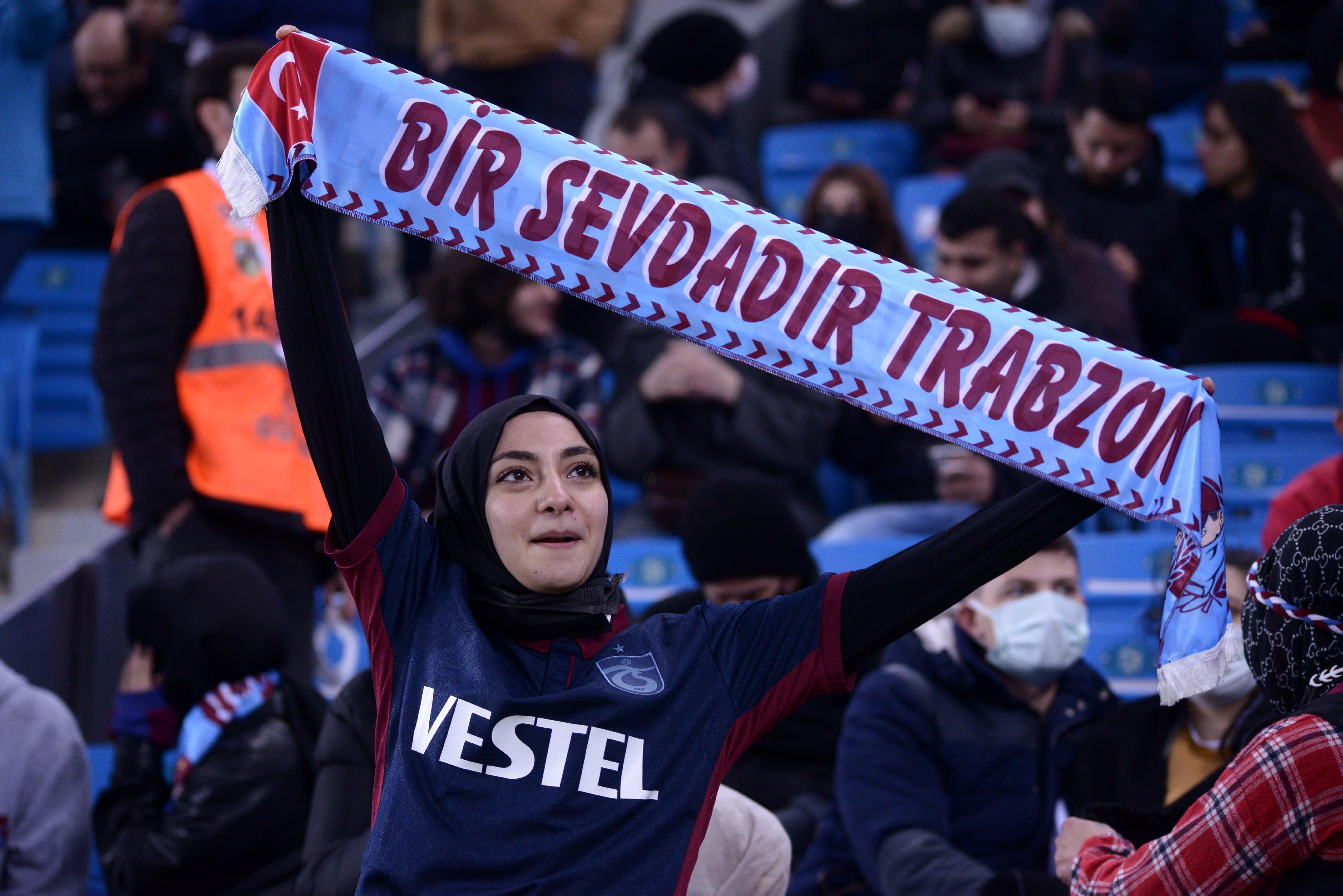 Trabzonspor haberi... Akyazıda şampiyonluk havası