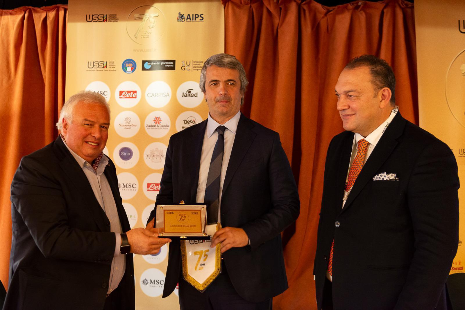 İtalyada Türk gazeteci Keşaplıya spor dalında “En Başarılı Yabancı Muhabir” ödülü verildi