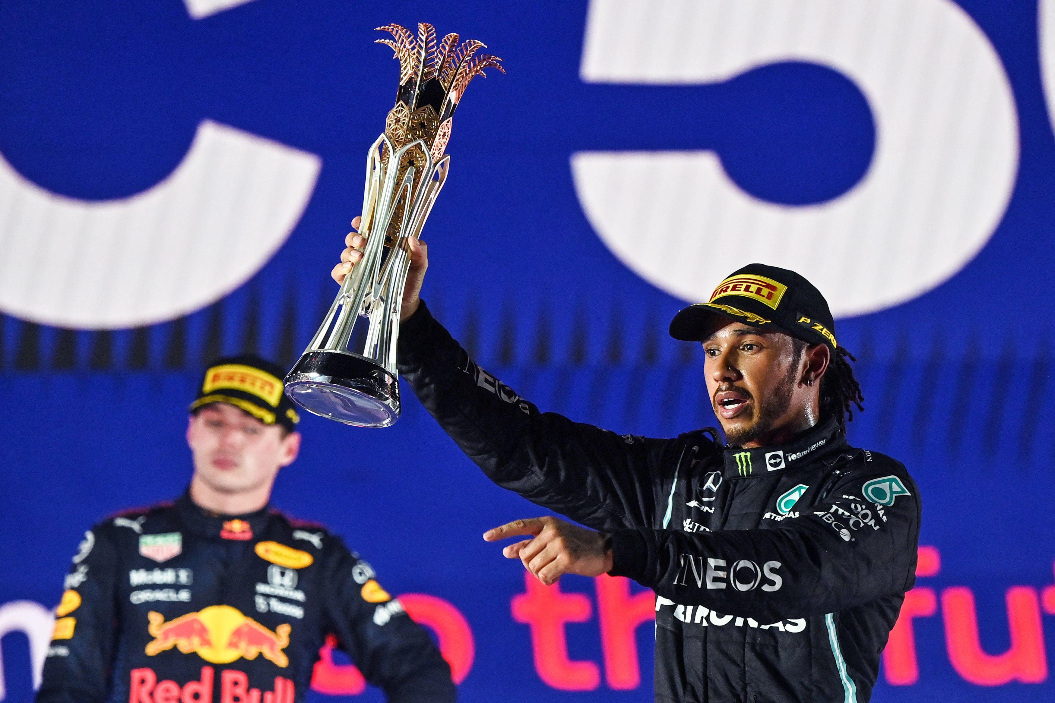 Olaylı Suudi Arabistan GPde zafer Lewis Hamiltonın