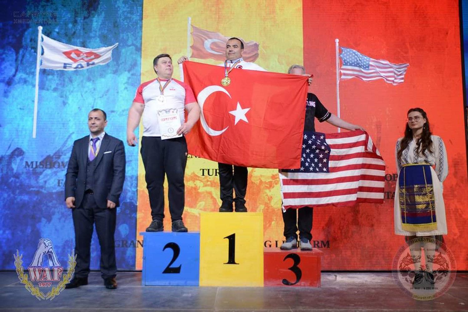 Ahmet Yenerer, 3. dünya şampiyonluğunu sol elde aldı