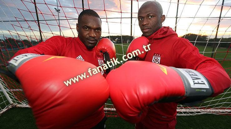 Sivassporun golcüleri Bifouma ve Kone, rakiplerine meydan okudu