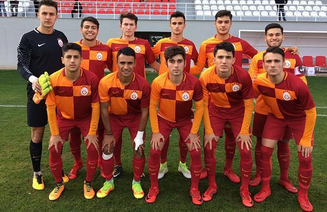 Fatih Terim sordu 2000 grubu nerede