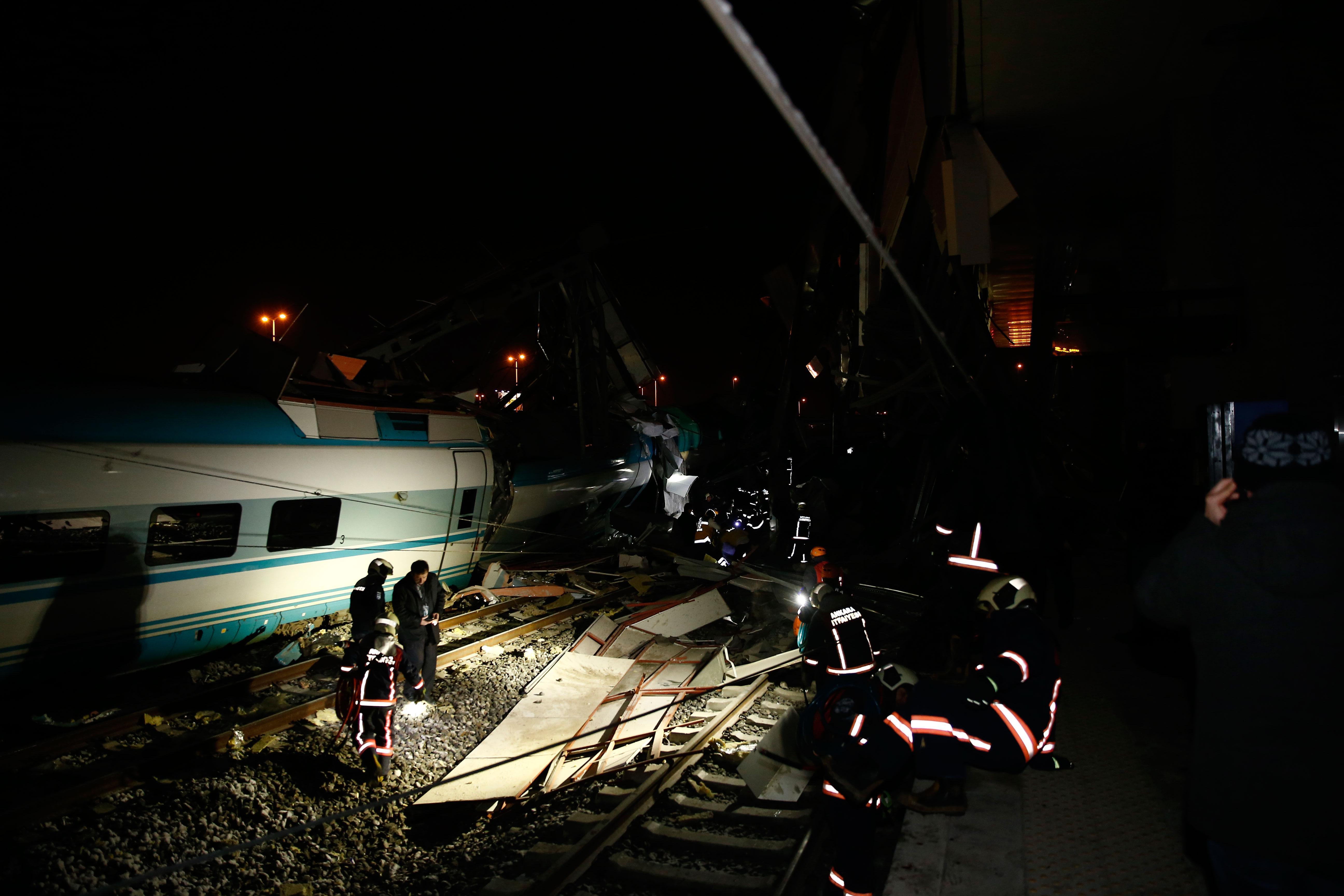 Son dakika Ankarada Yüksek Hızlı Tren kazası: 9 ölü, 47 yaralı