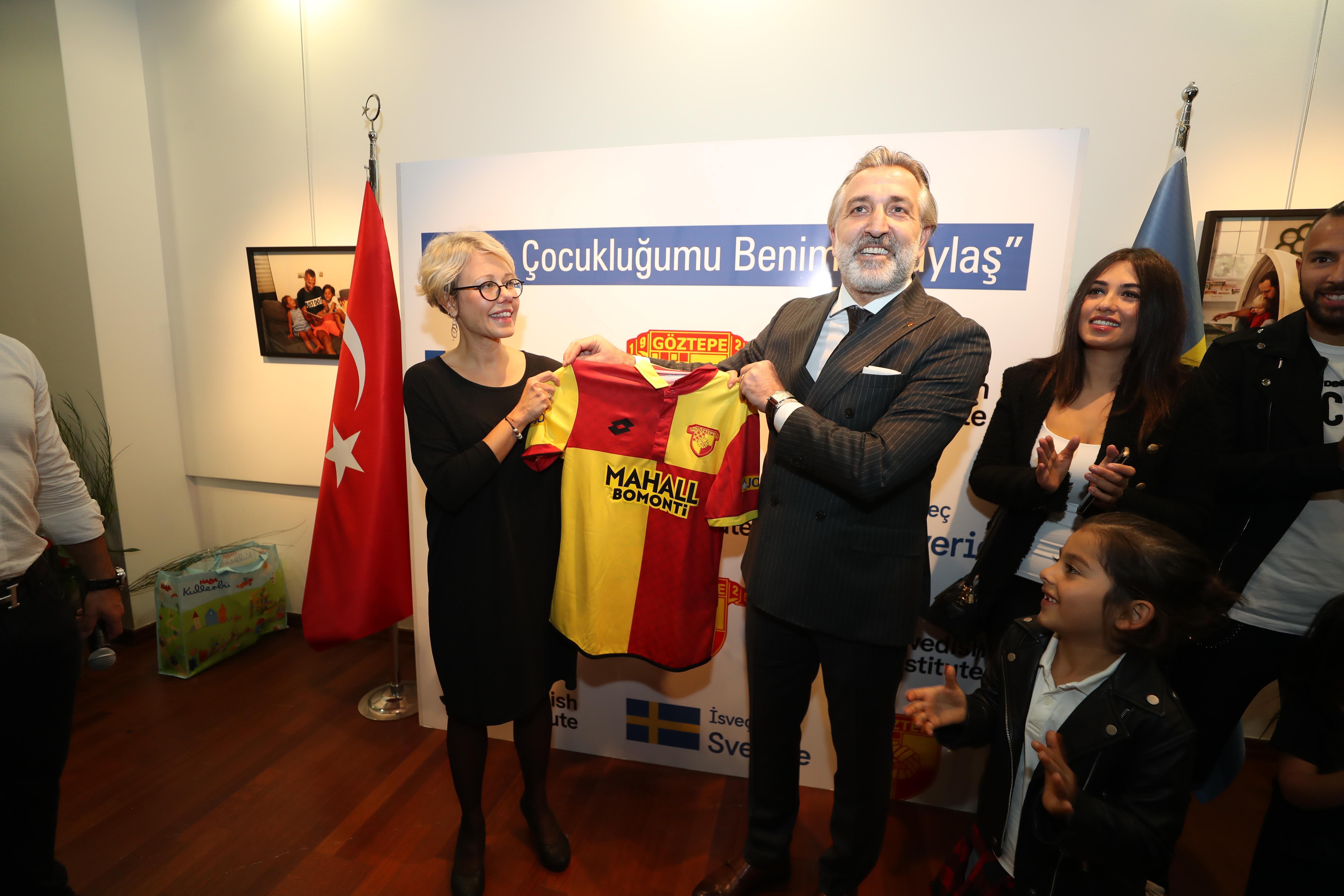 Göztepe futbolcularının çocuklarıyla çekilen kareleri yürekleri ısıtıyor