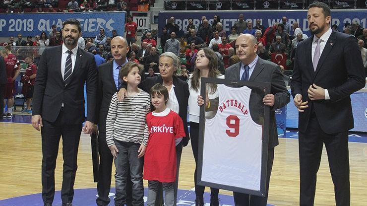 Milli maç öncesi Mehmet Baturalp anıldı