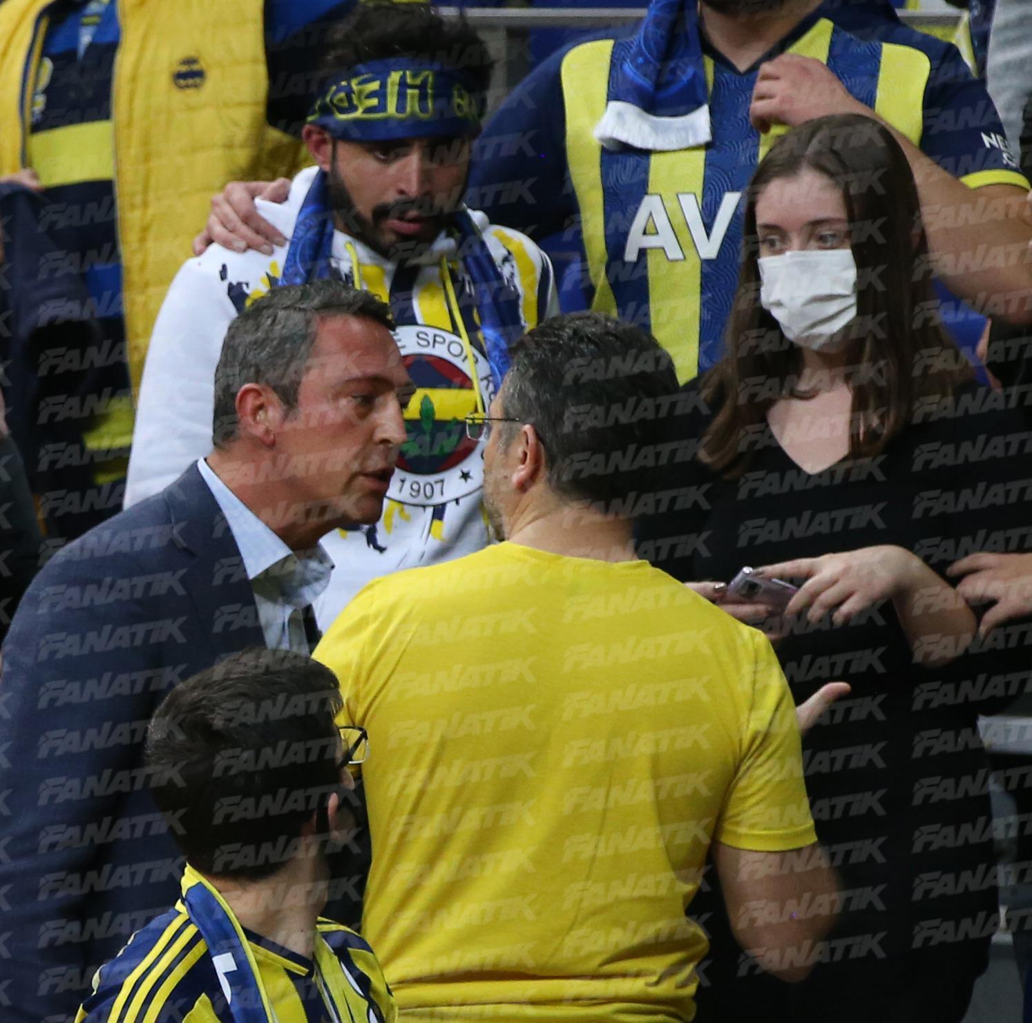 Fenerbahçede Ali Koça önce tepki sonra destek