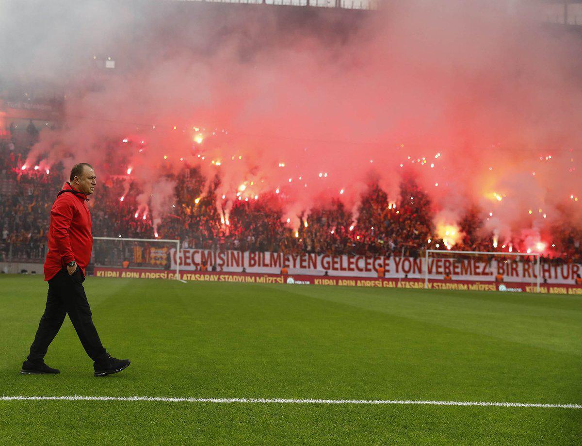 Son dakika haberi Galatasaraydan derbi öncesi taraftar kararı
