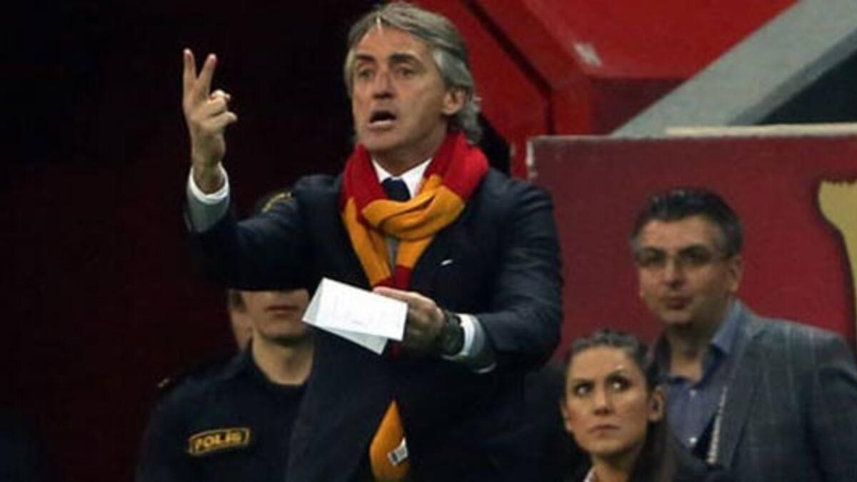 Trabzonspor-Fenerbahçe maçında Vitor Pereiradan saha içine not