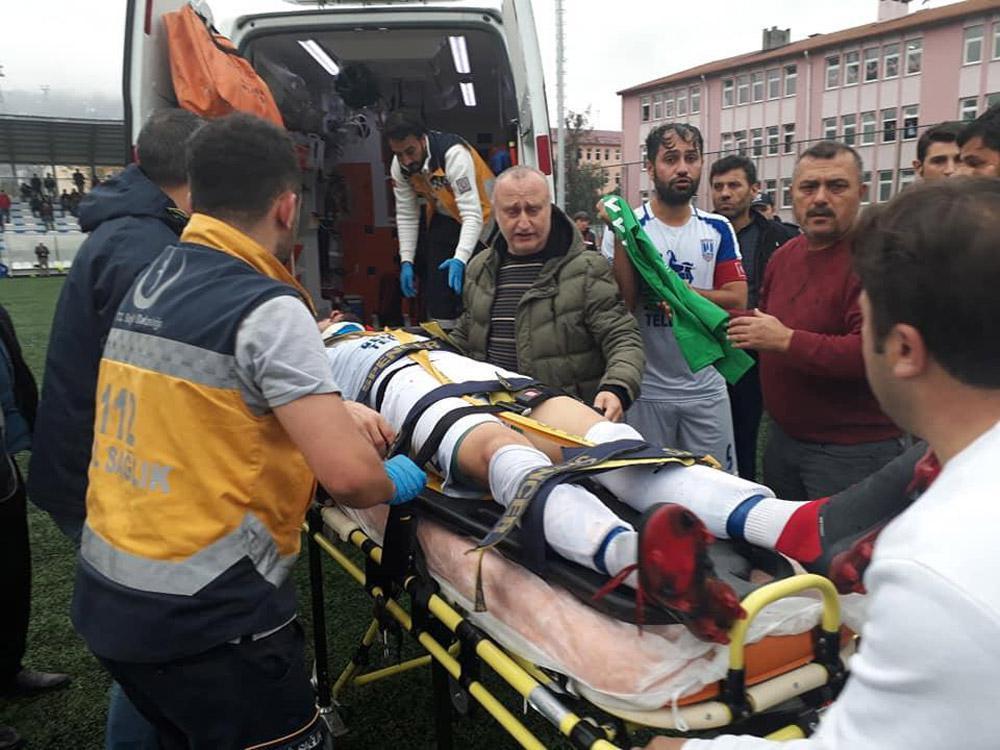 Amatör Küme maçında futbolcu ölümden döndü