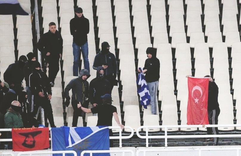 Yunanistan maçında Türk bayrağını yaktılar