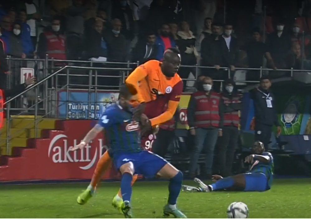 Deniz Çoban, Diagnenin pozisyonunu yorumladı Galatasarayın golünde faul var mı