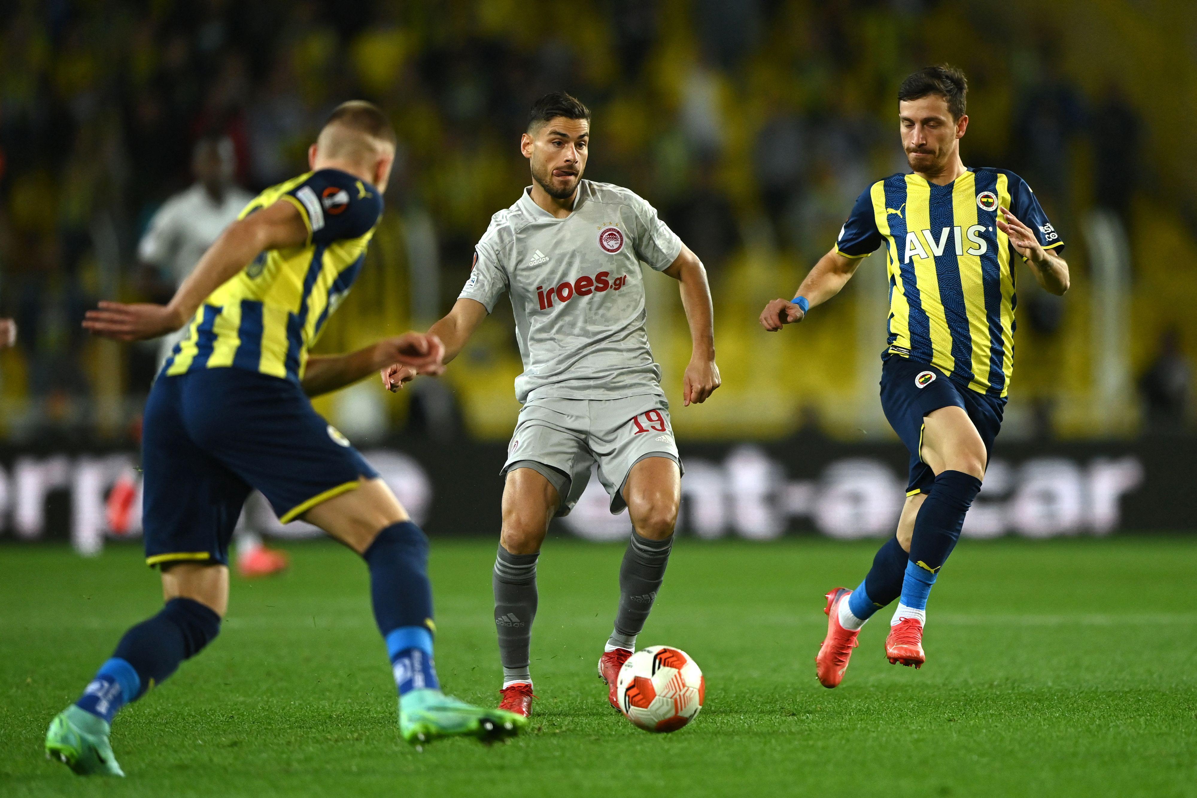 Fenerbahçe haberi: Ülker Stadında Mert Hakan Yandaş ve Luiz Gustavoya tepki