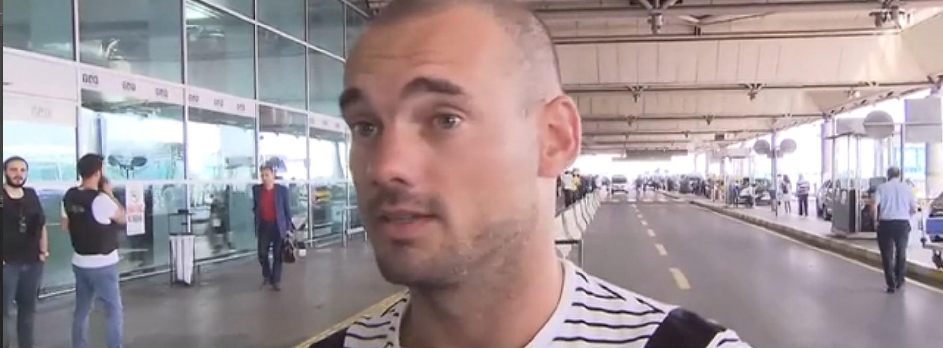 Sneijder Türkiyeden ayrıldı Havaalanında açıklama yaptı