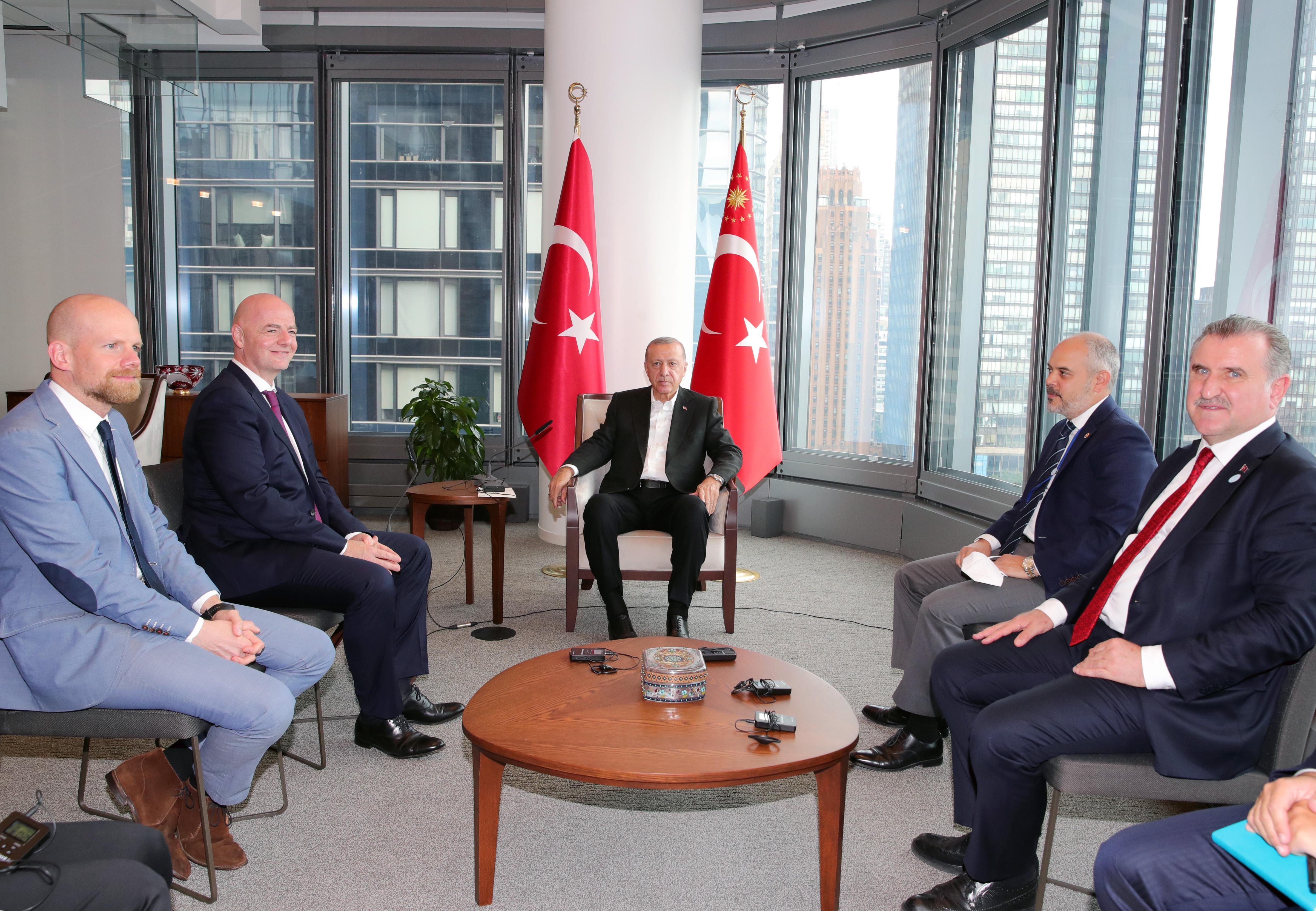 Cumhurbaşkanı Erdoğan, FIFA Başkanı Infantinoyu kabul etti