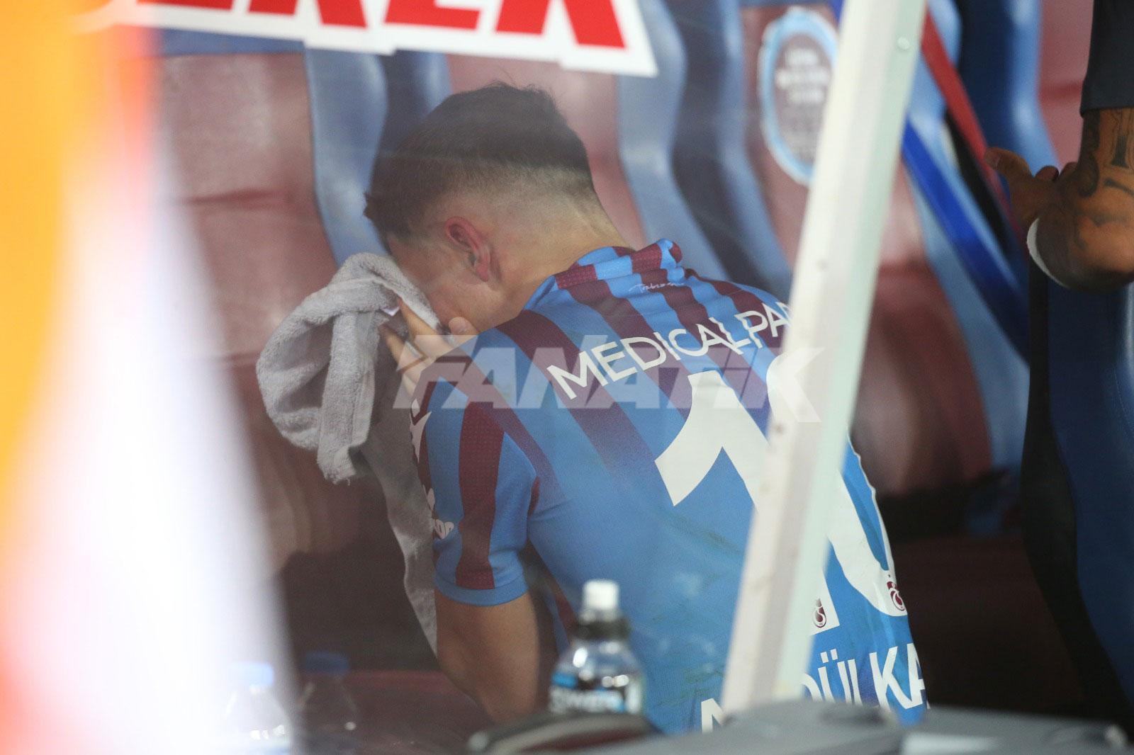 Trabzonsporda Abdülkadir Ömür yıkıldı, gözyaşlarına boğuldu