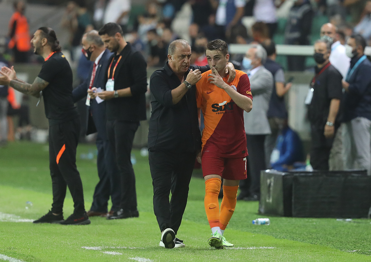 Galatasarayda tarihi skandal Marcaodan Kerem Aktürkoğluna kafa ve yumruk
