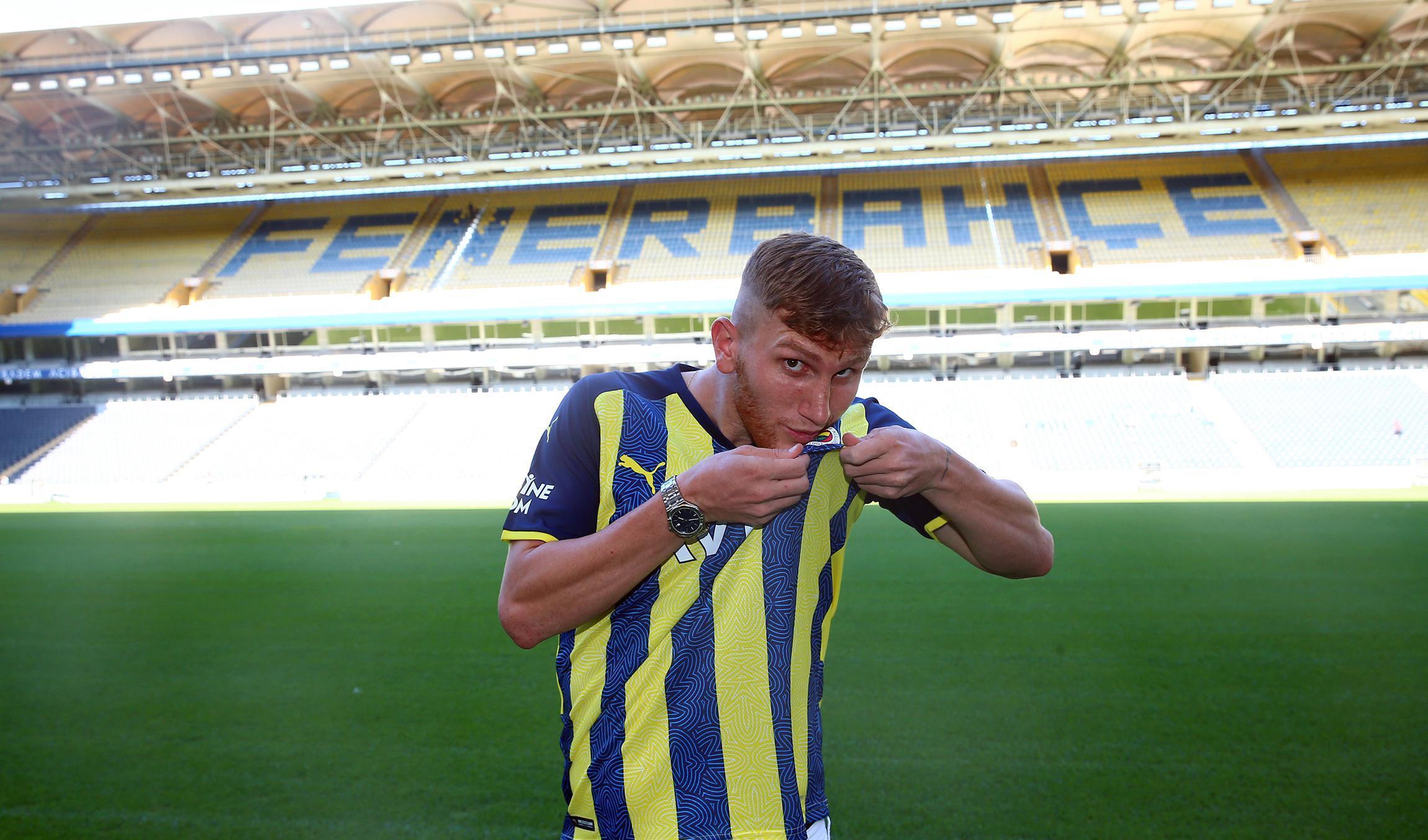 Son dakika Fenerbahçe haberi: Burak Kapacak resmen Fenerbahçede
