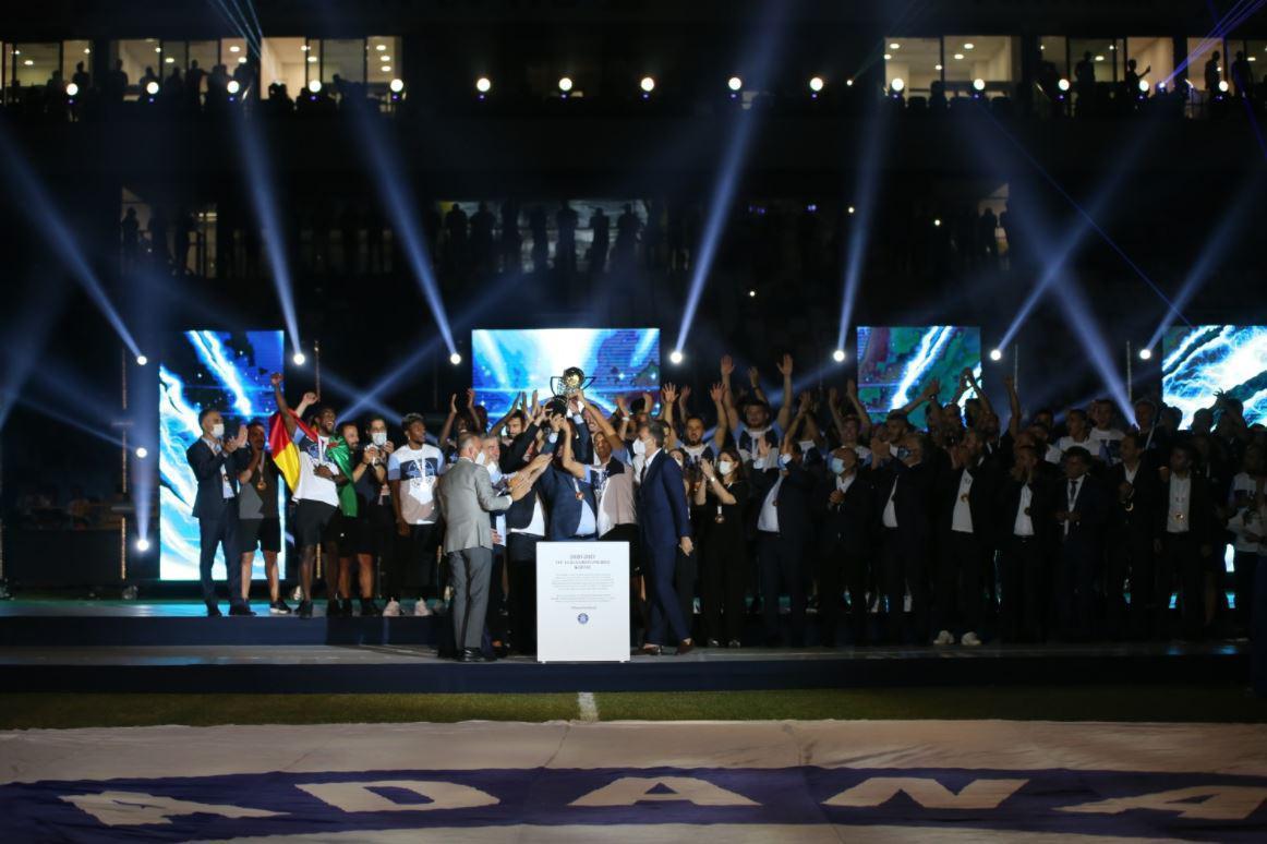 Adana Demirspor şampiyonluk kupasını aldı