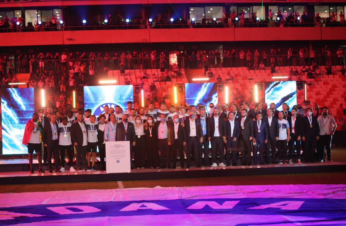 Adana Demirspor şampiyonluk kupasını aldı