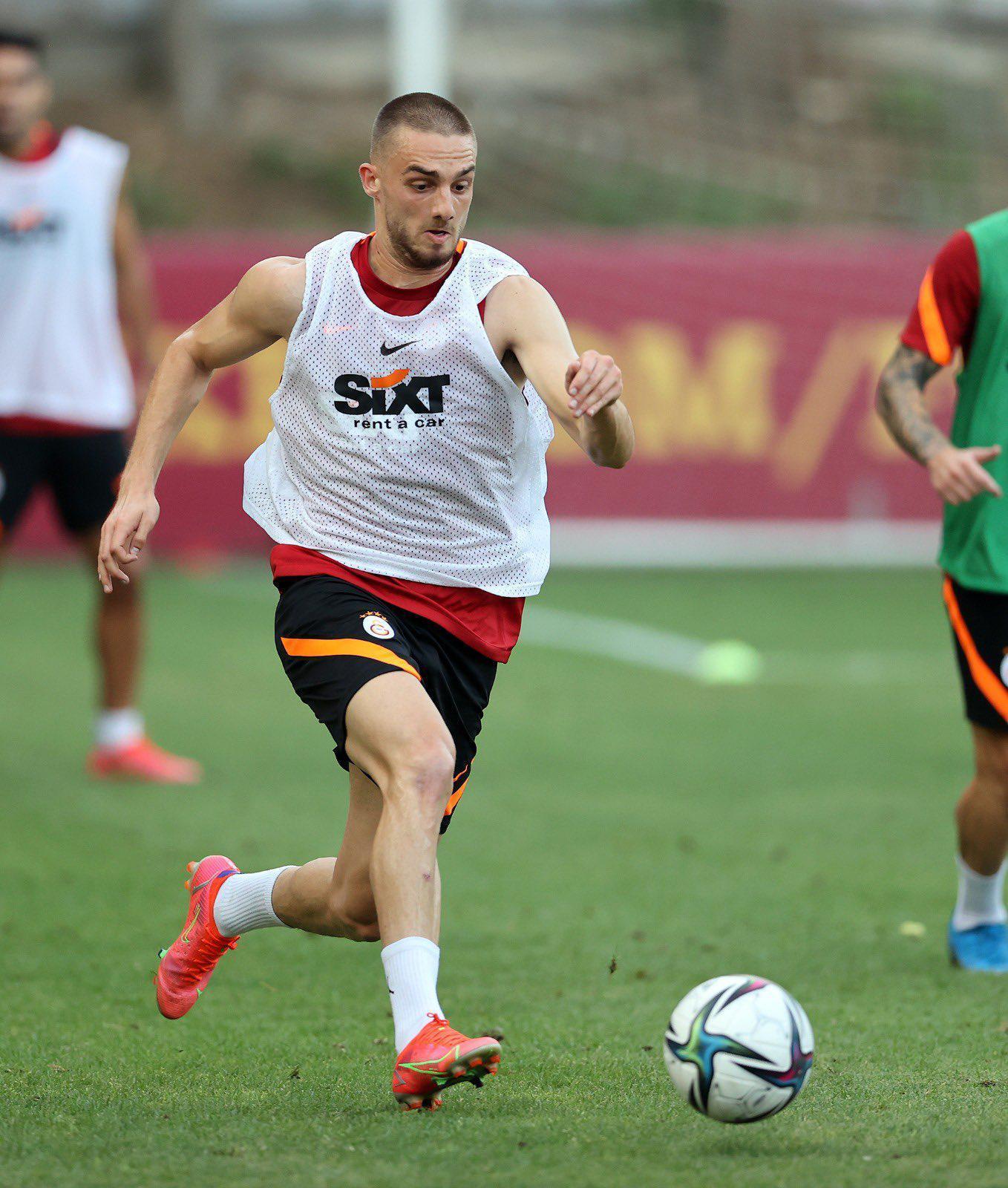 Berkan Kutlu, Galatasarayda ilk antrenmanına çıktı