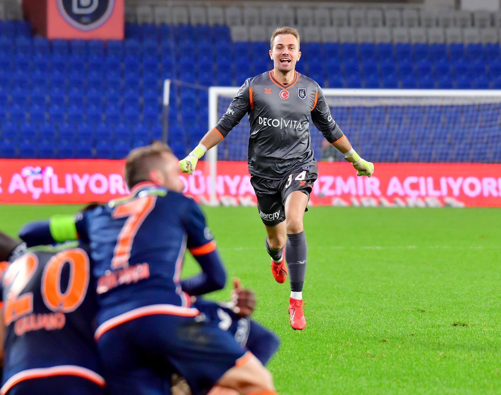 Son dakika Beşiktaş, Mert Günok transferini bitirdi